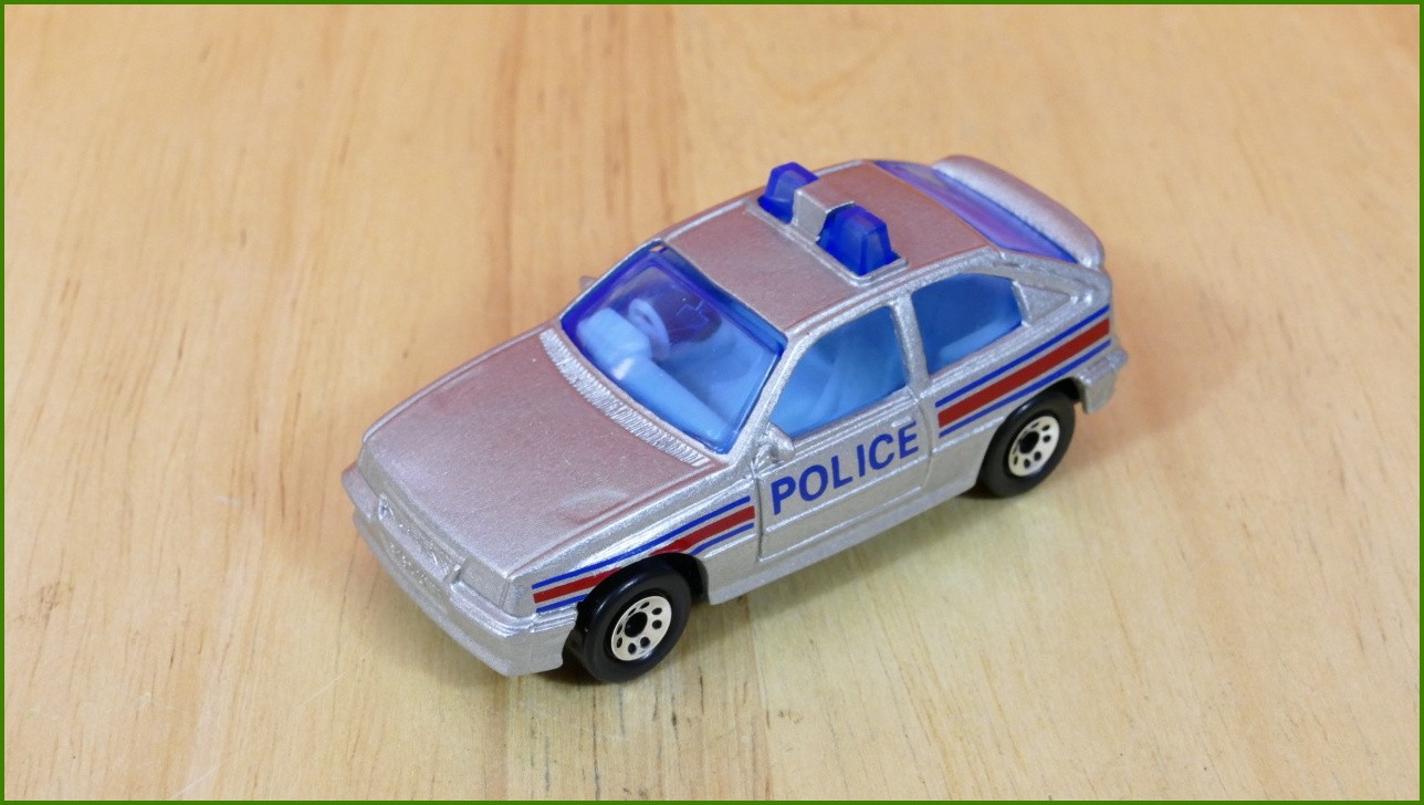 Matchbox Model Autíčka No.24 - Astra Kadett Police