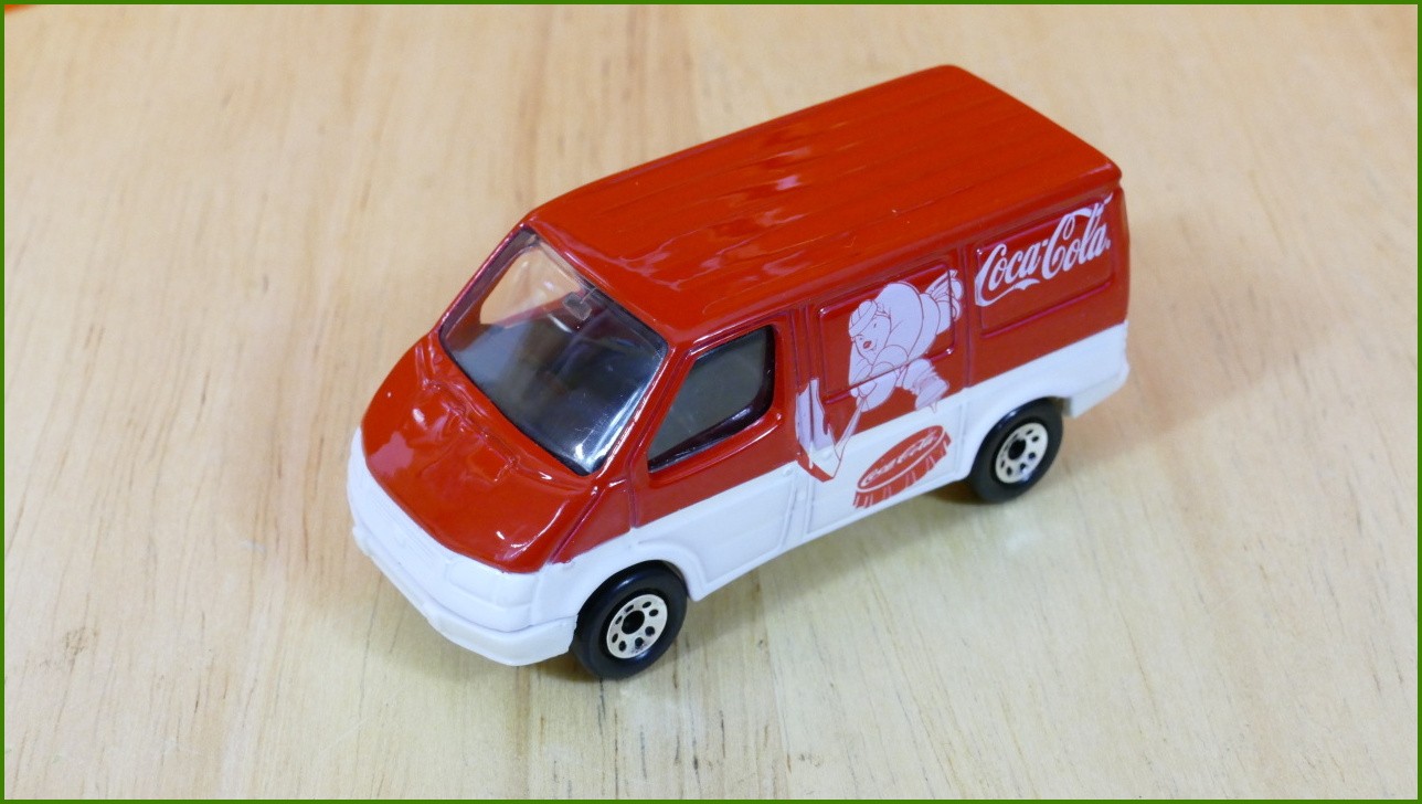 Matchbox Model Autíčka No.40 - Ford Transit Coca-Cola