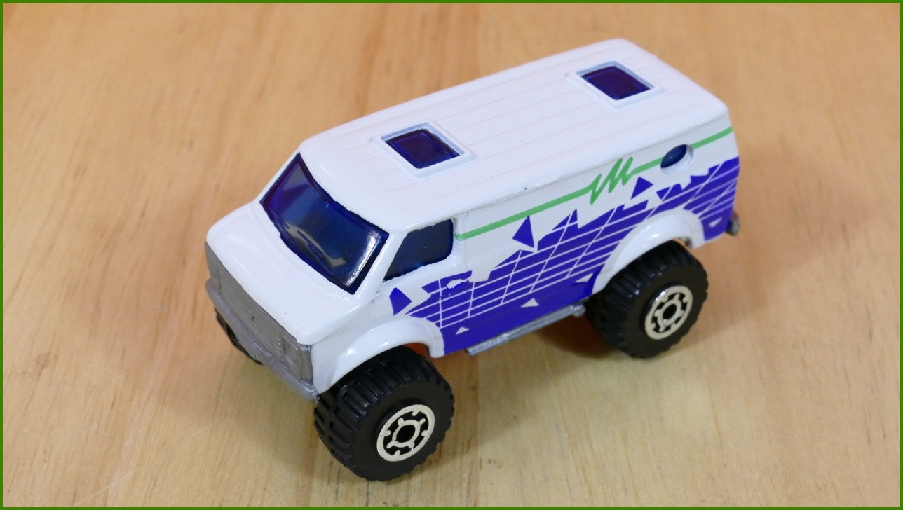 Matchbox Model Autíčka (Made in Thailand) No.10 - Chevy Van