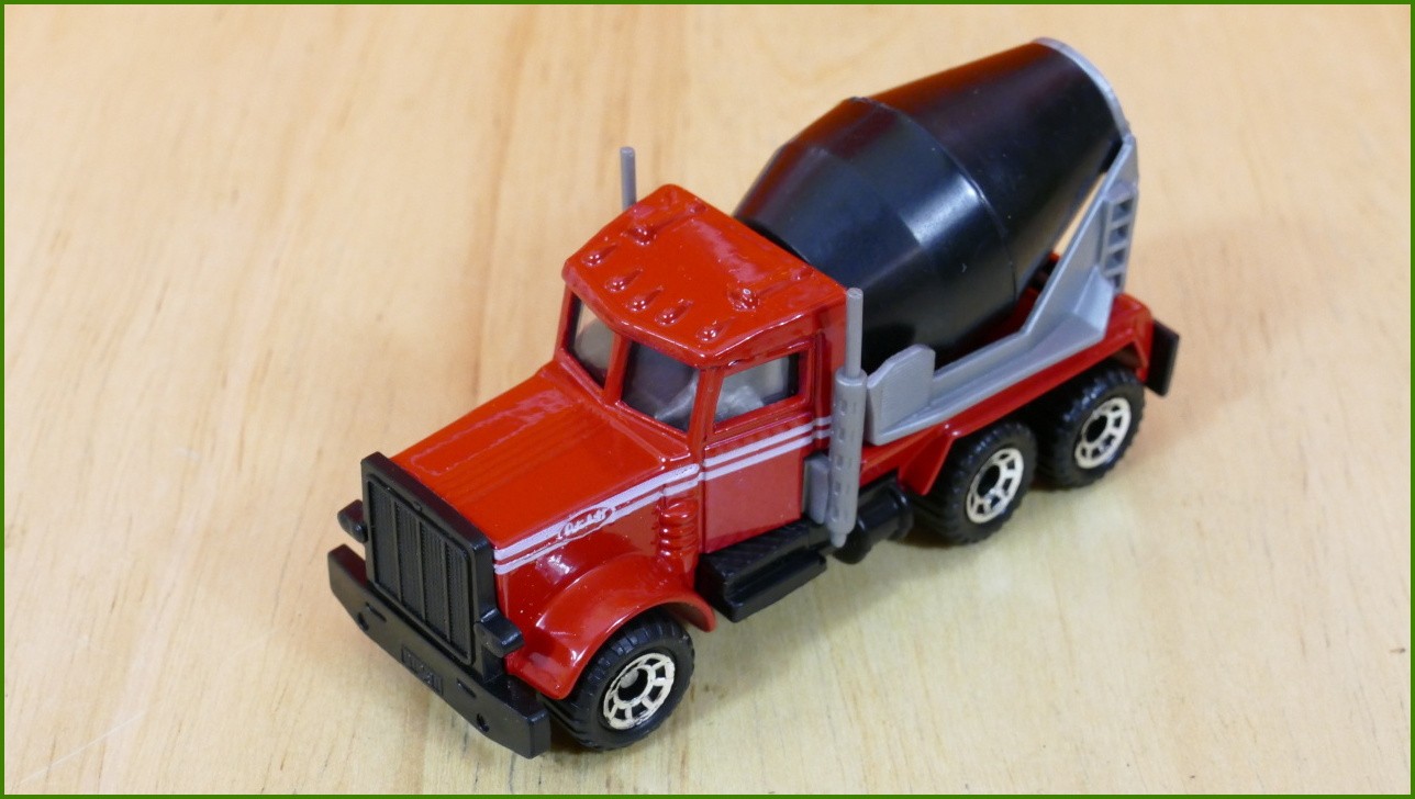Matchbox Model Autíčka (Made in China) No.19 - Peterbilt Cement Truck