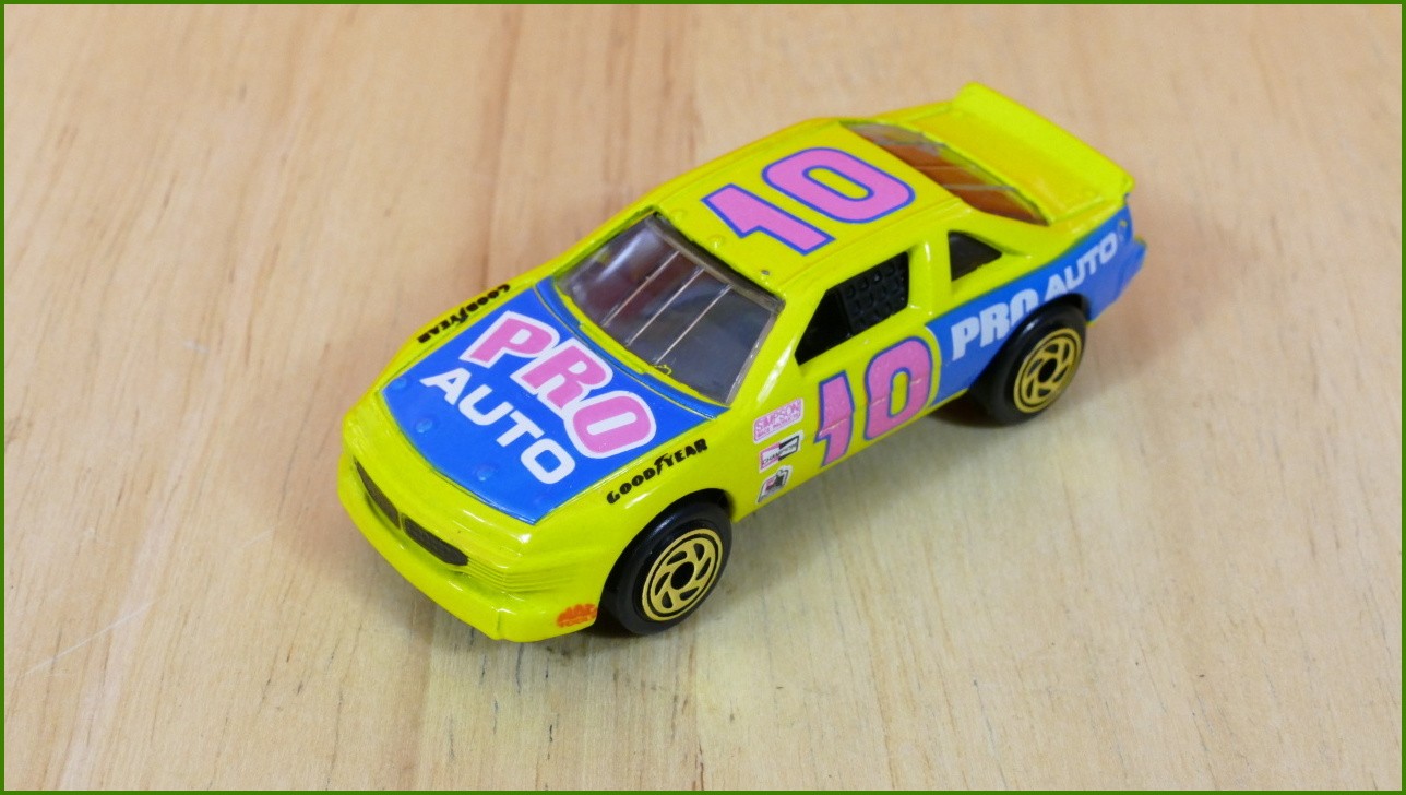 Matchbox Model Autíčka Super Fast No.22 - Pontiac Stock Car