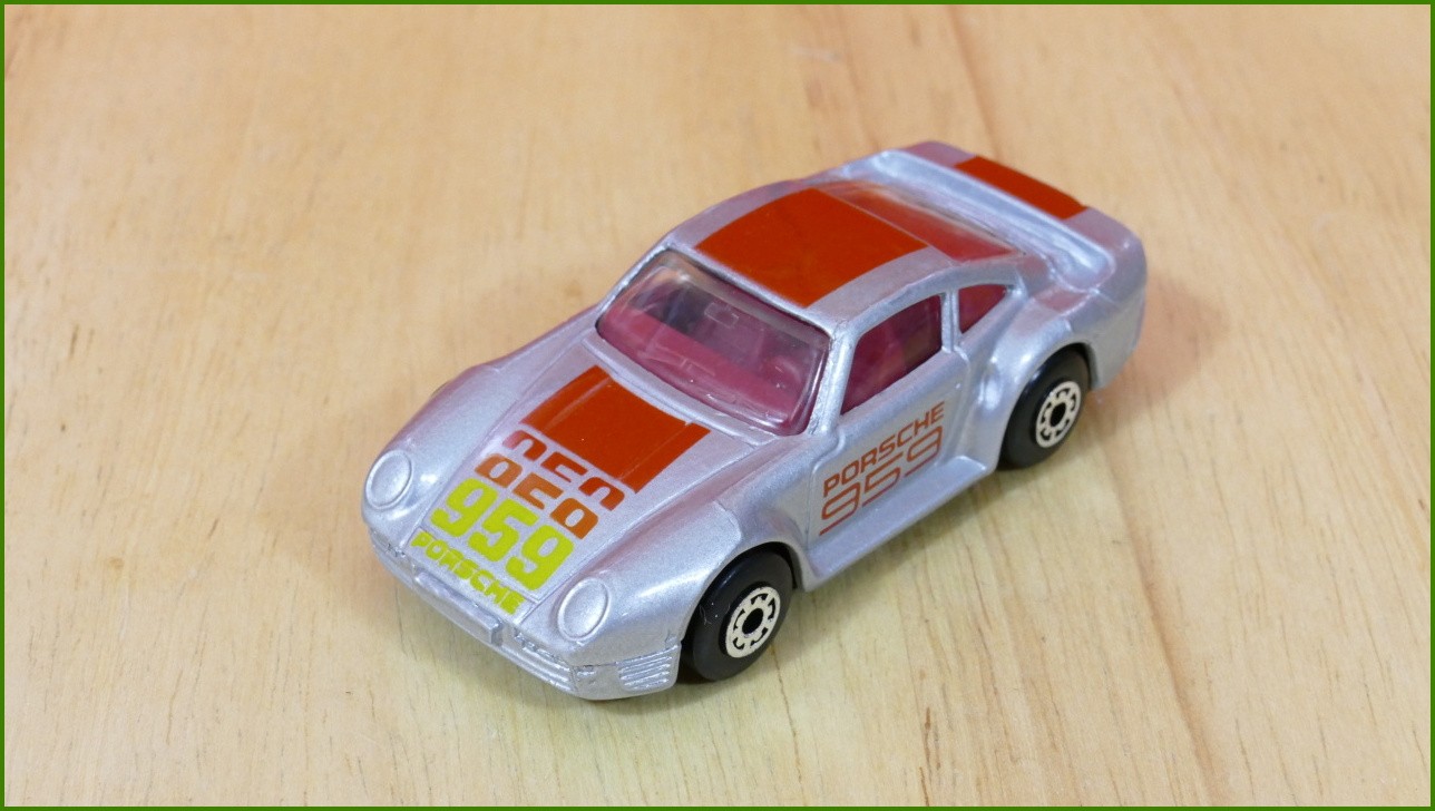 Matchbox Model Autíčka (Made in Thailand) MB-7 - Porsche 959