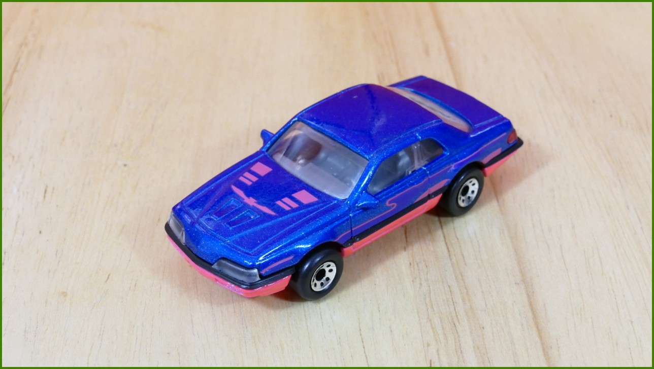 Matchbox Model Autíčka (Made in Thailand) MB-28 - Ford Thunderbird