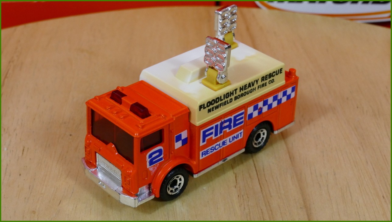 Matchbox Model Autíčka (Made in China) MB-50 - Mack Auxiliary Power Truck