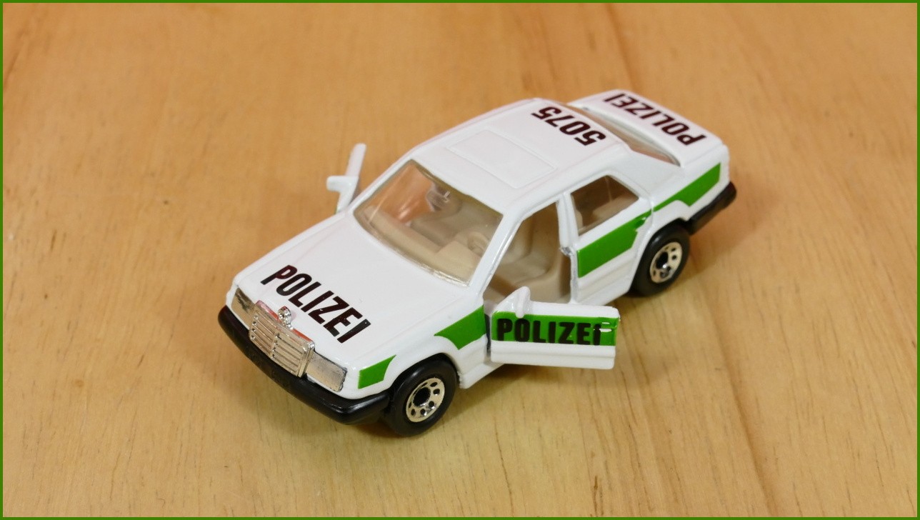 Matchbox Model Autíčka (Made in Thailand) MB-58 - Mercedes-Benz 300E
