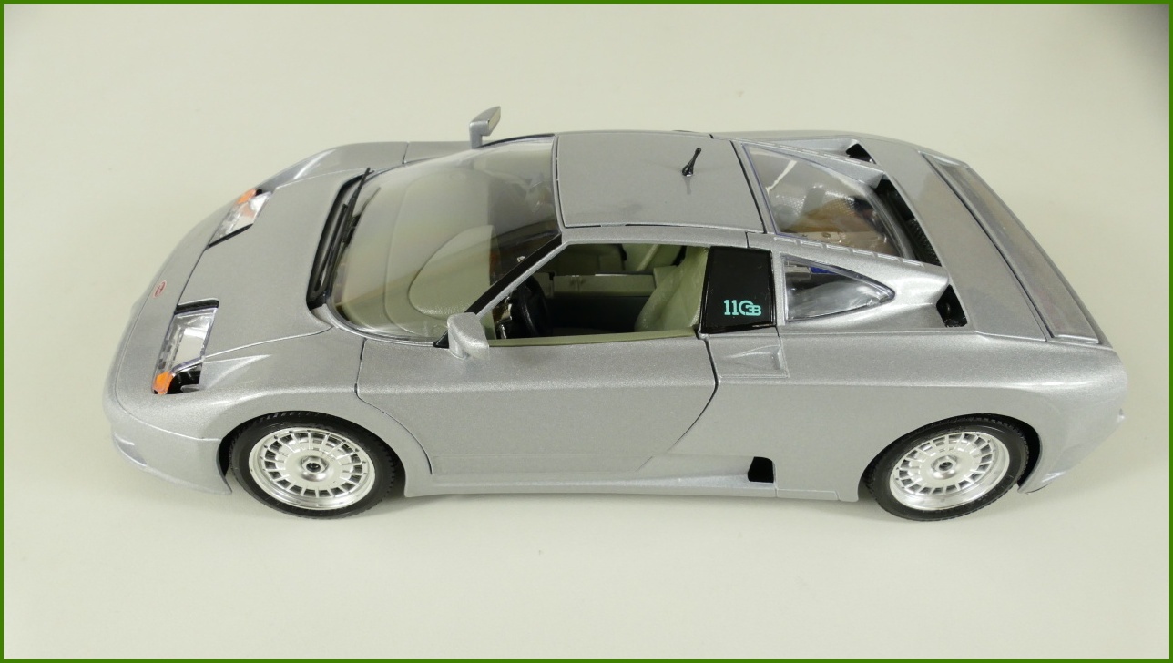 Kovový Model Bburago 1:18 - Bugatti EB 110 (1991) s Krabicí