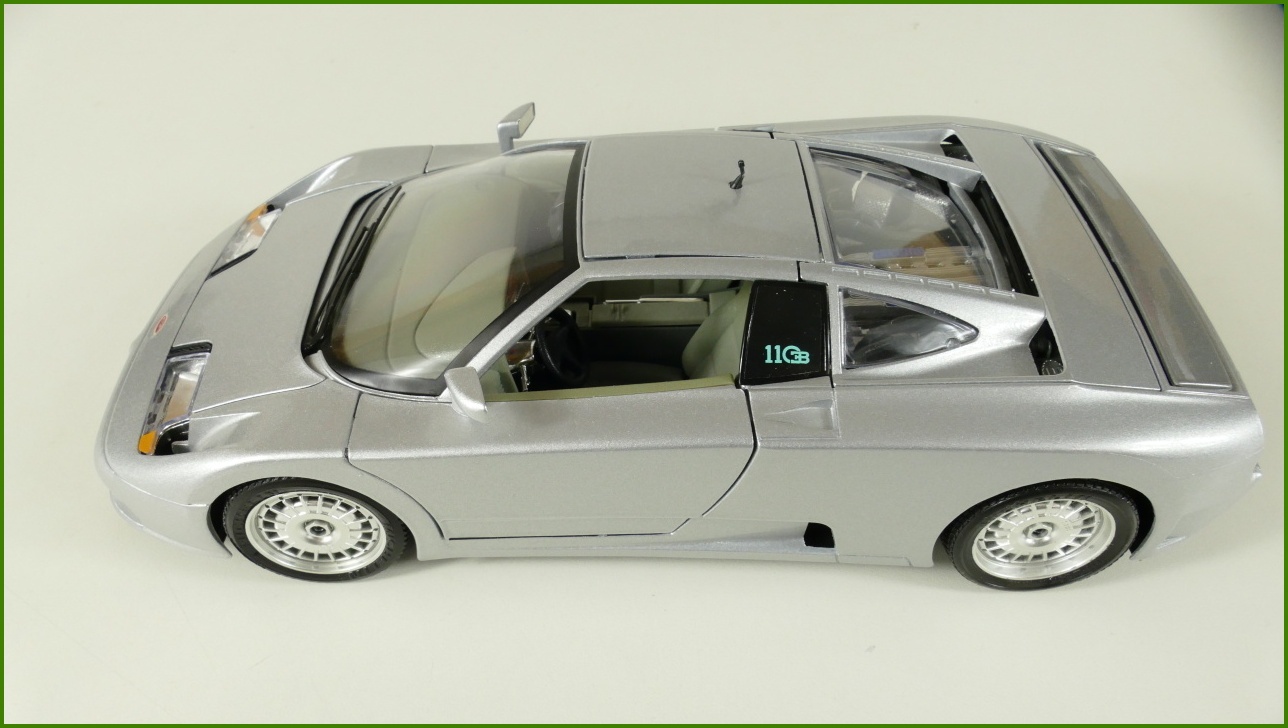 Kovový Model Bburago 1:18 - Bugatti EB 110 (1991) s Krabicí
