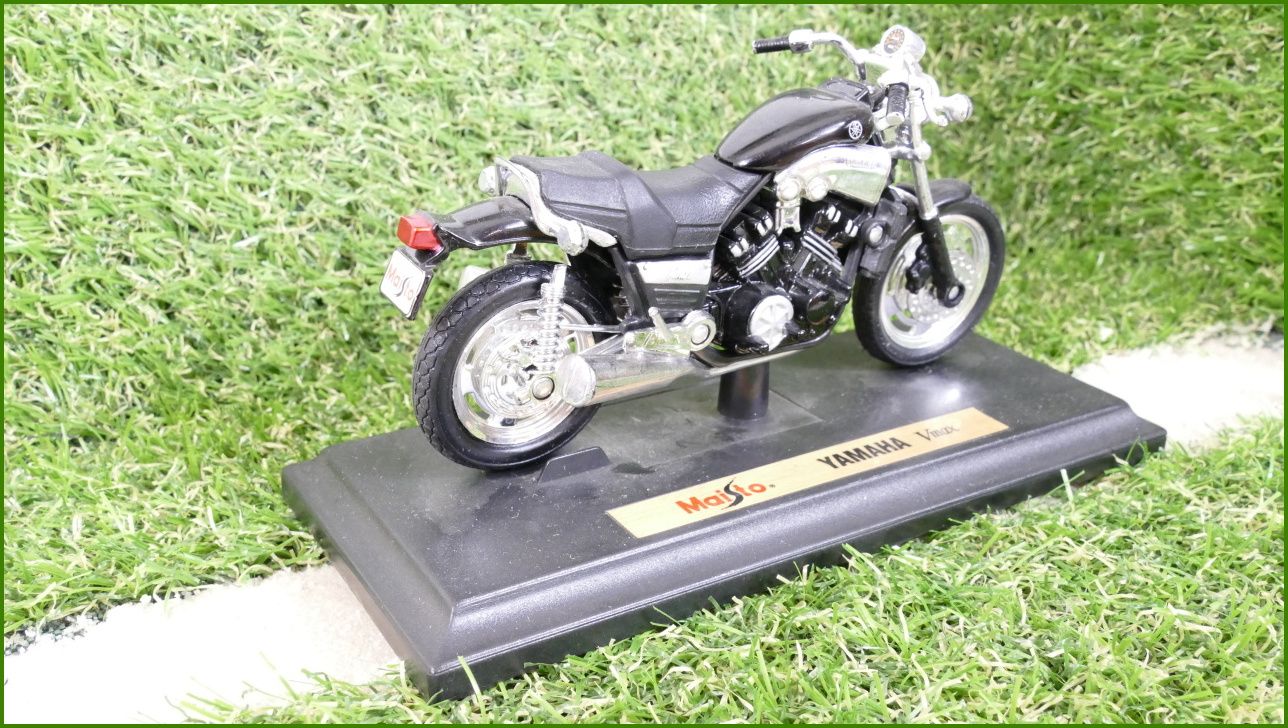 Model Replika Maisto Motorka 1:18 - Yamaha Vmax