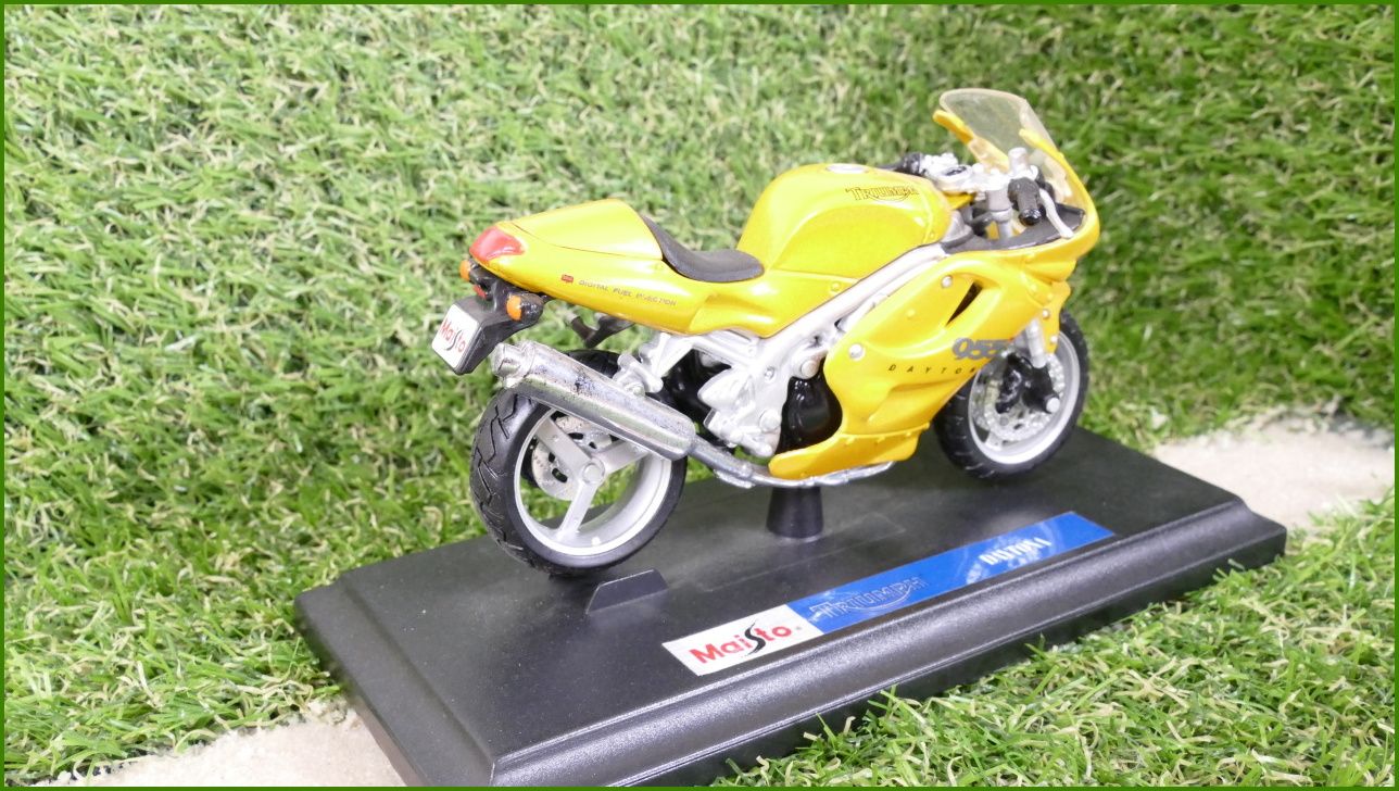 Model Replika Maisto Motorka 1:18 - Triumph Daytona
