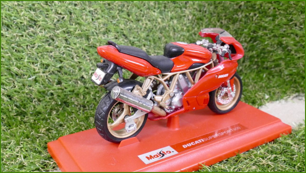 Model Replika Maisto Motorka 1:18 - Ducati Supersport 900