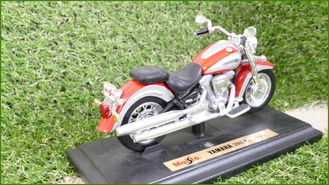 Model Replika Maisto Motorka 1:18 - Yamaha 2001 Road Star