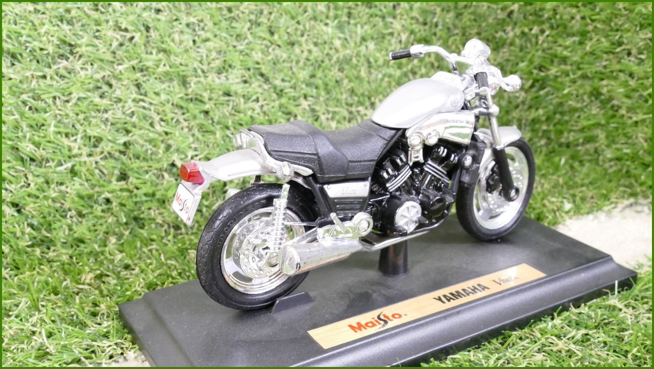 Model Replika Maisto Motorka 1:18 - Yamaha Vmax