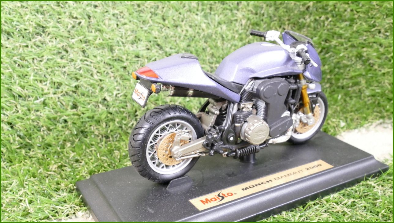 Model Replika Maisto Motorka 1:18 - Münch Mammut 2000