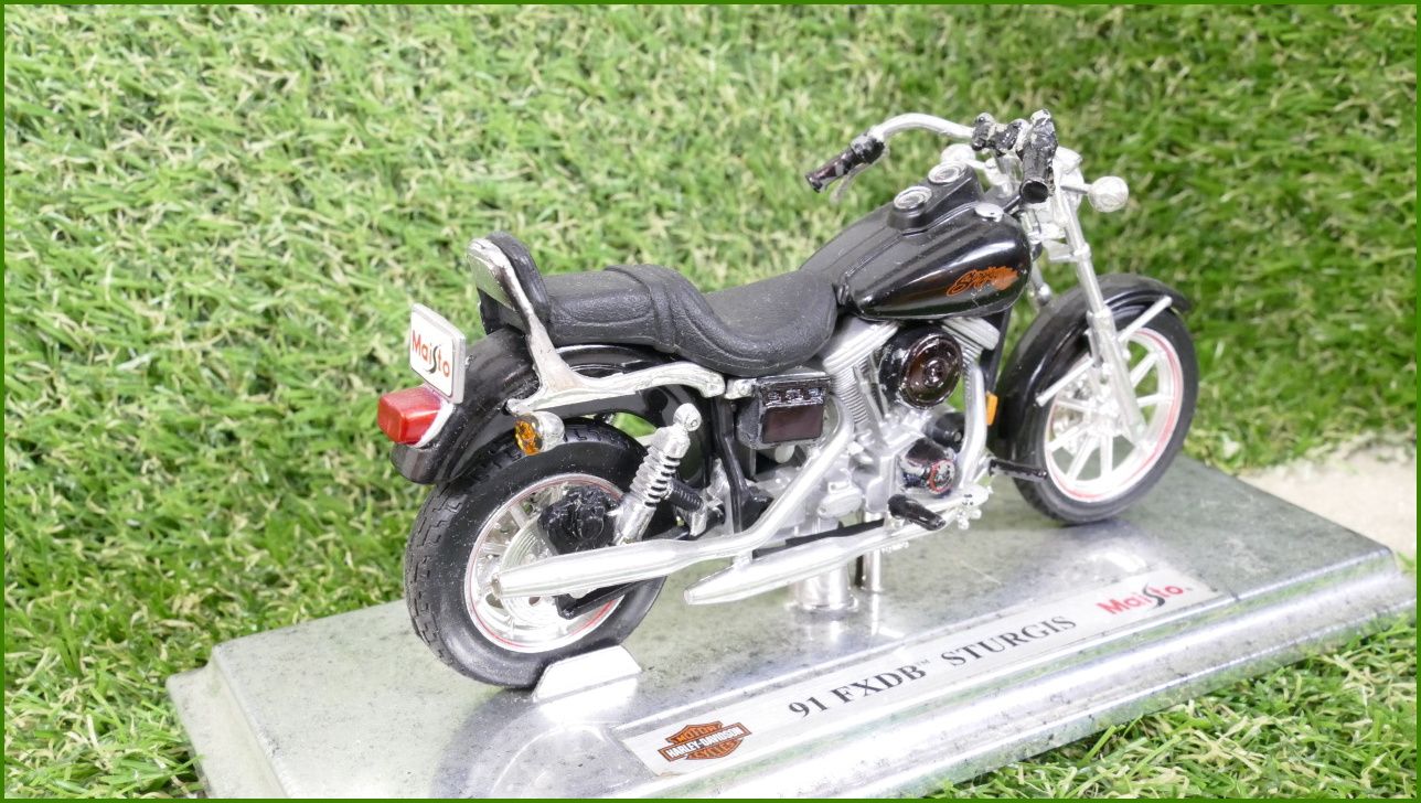 Model Replika Maisto Motorka 1:18 - Harley-Davidson 91 FXDB Sturgis