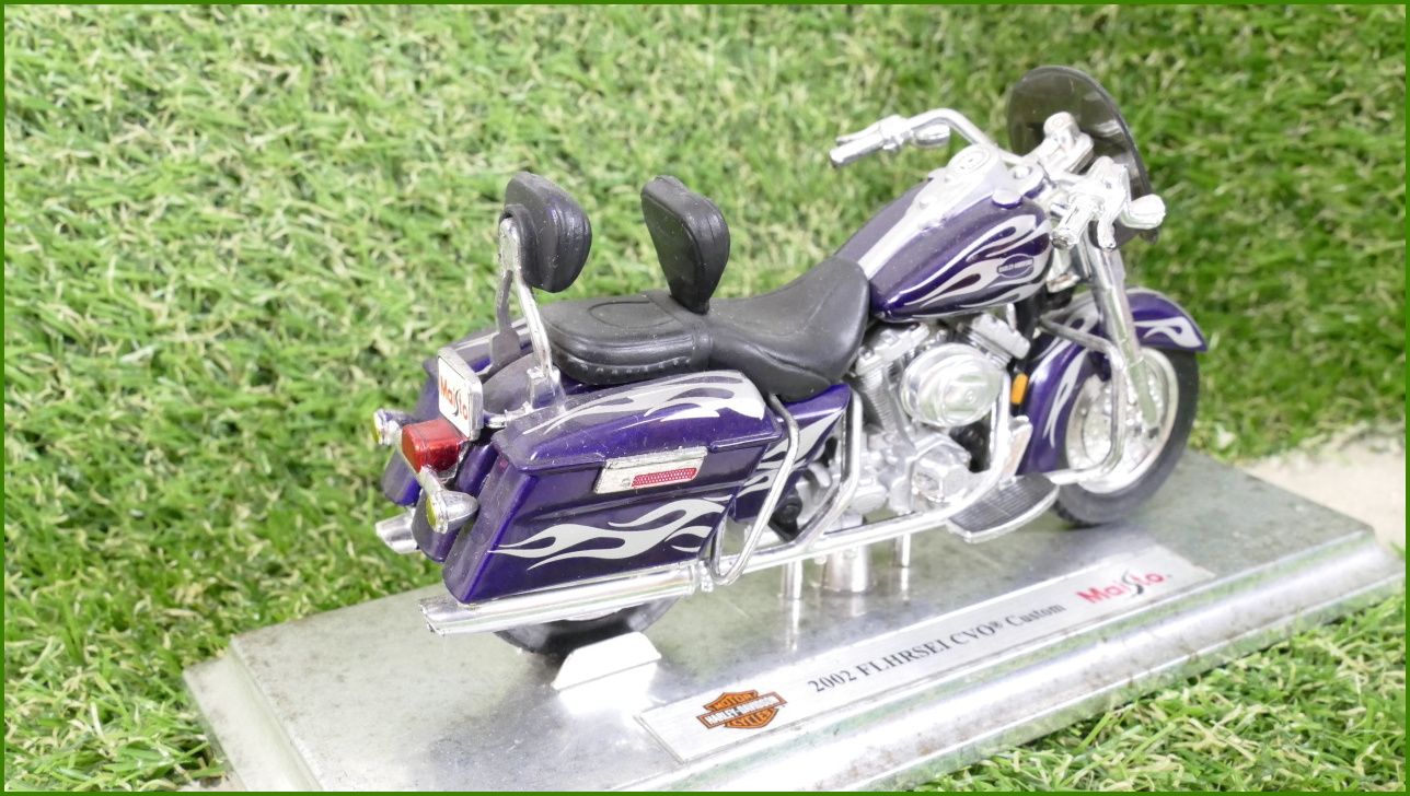 Model Replika Maisto Motorka 1:18 - Harley-Davidson 2002 FLHRSEI CVO Custom