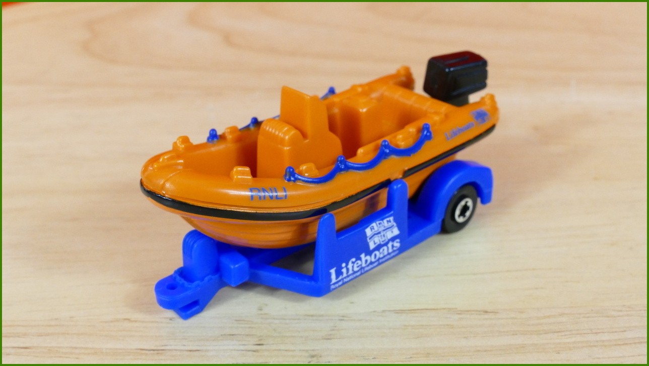 Matchbox Autíčko (Made in China) No.37 - White Water Raft Boat
