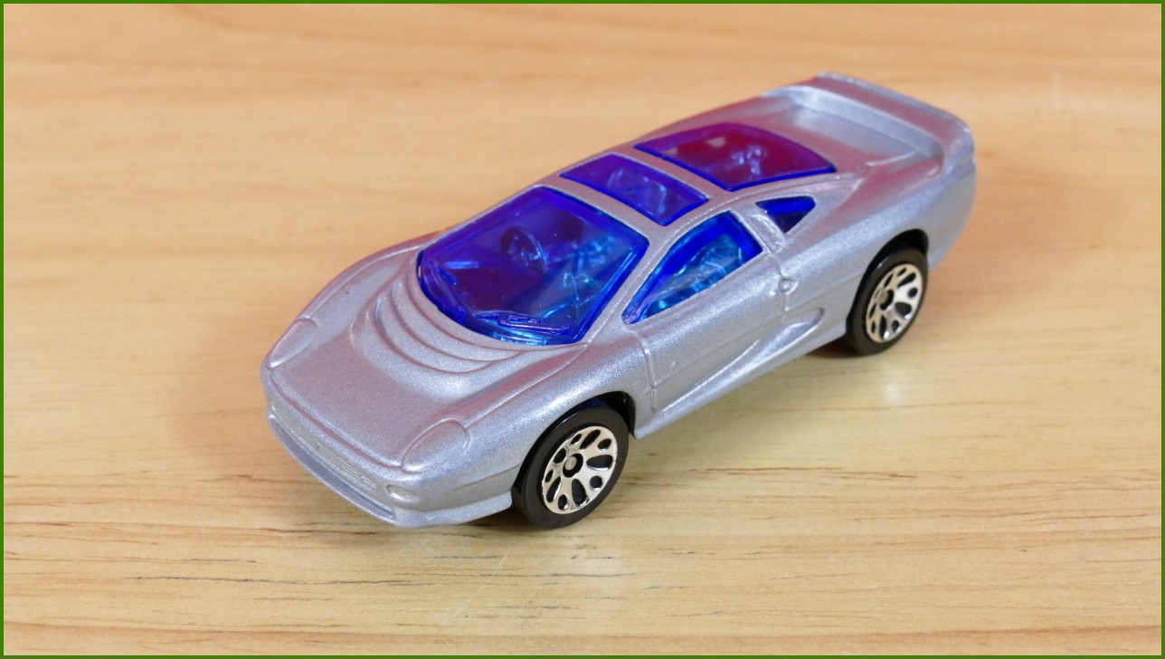 Matchbox Autíčko (Made in China) No.16 - Jaguar XJ220