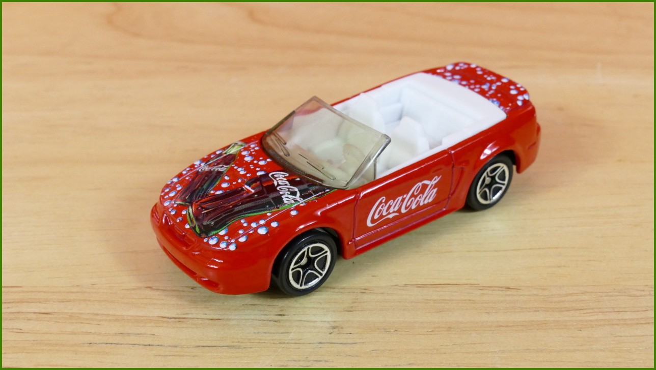Matchbox Autíčko (Made in China) Coca-Cola - No.9 - 1999 Mustang Convertible