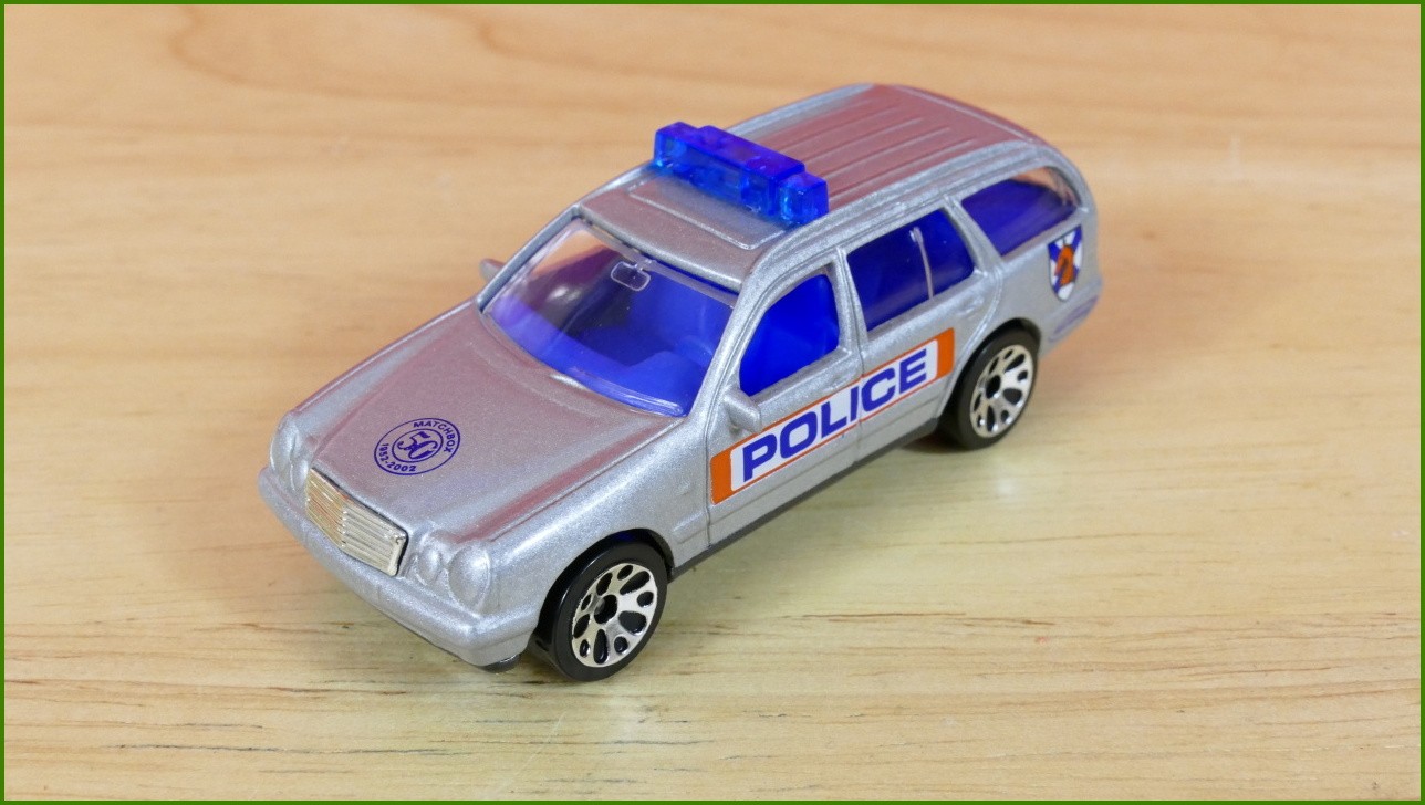 Matchbox Autíčko (Made in China) No.26 - Mercedes-Benz E420 Police - 50th Anniversary