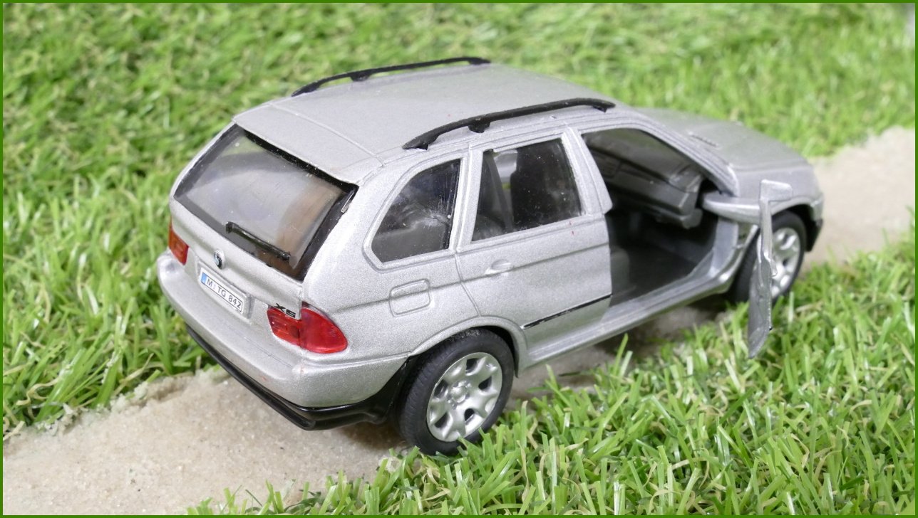 Model Autíčka Welly 1:34 - BMW X5 No.9752 - Natahovací mechanismus nefunguje