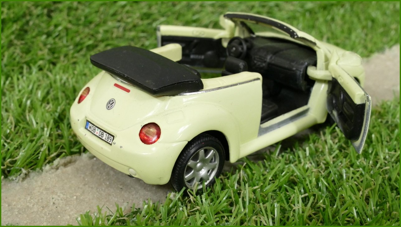 Model Autíčka Welly 1:34 - VW New Beetle Convertible No.2352 - Natahování nefunguje