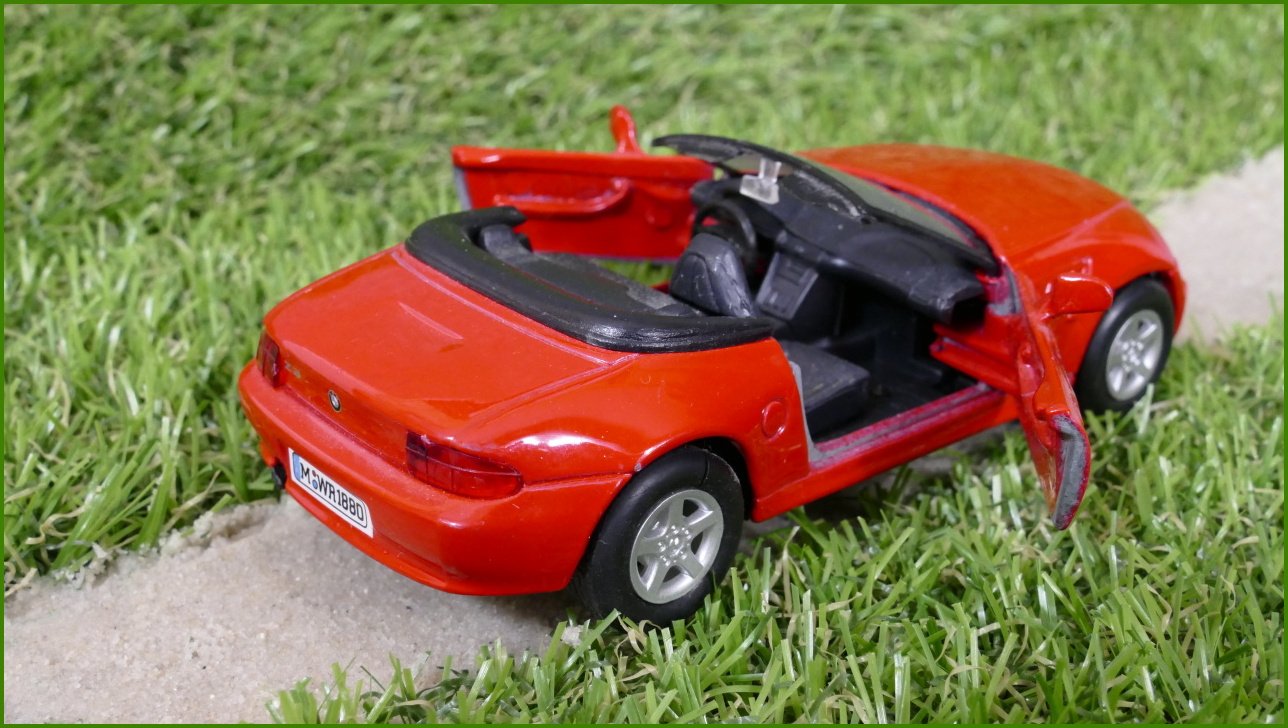 Model Autíčka Welly 1:34 - BMW Z3 Roadster No.9726 - Natahování nefunguje