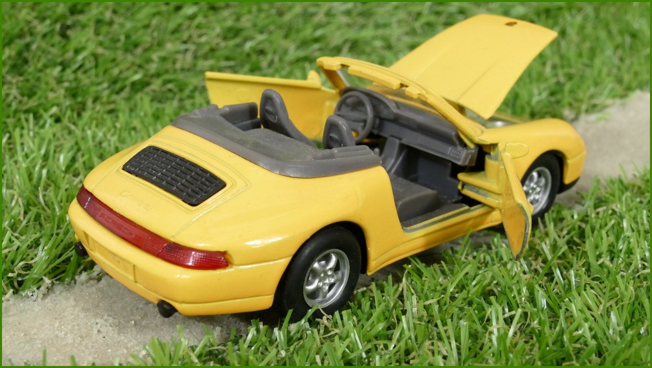 Model Autíčka Welly 1:34 - Porsche 911 Carrera Cabriolet No.49722
