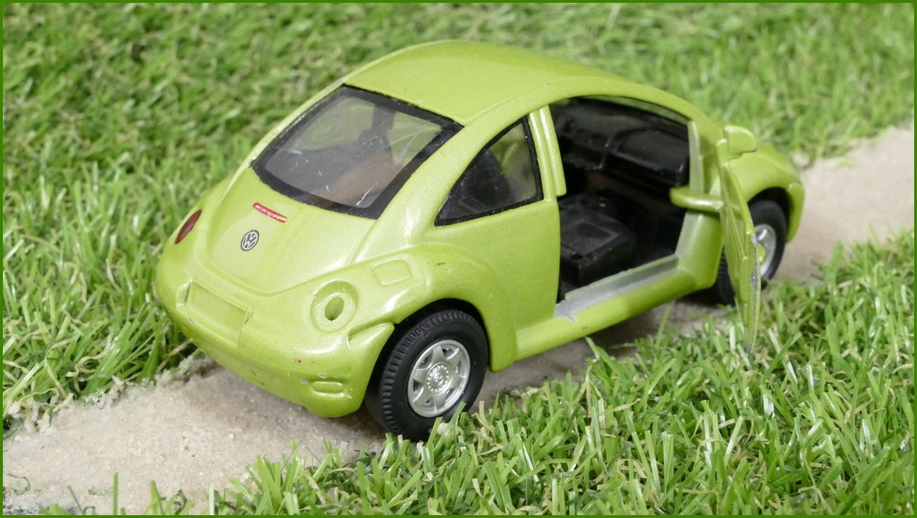 Model Autíčka Welly 1:34 - VW New Beetle No.49748 - chybí zadní světlo