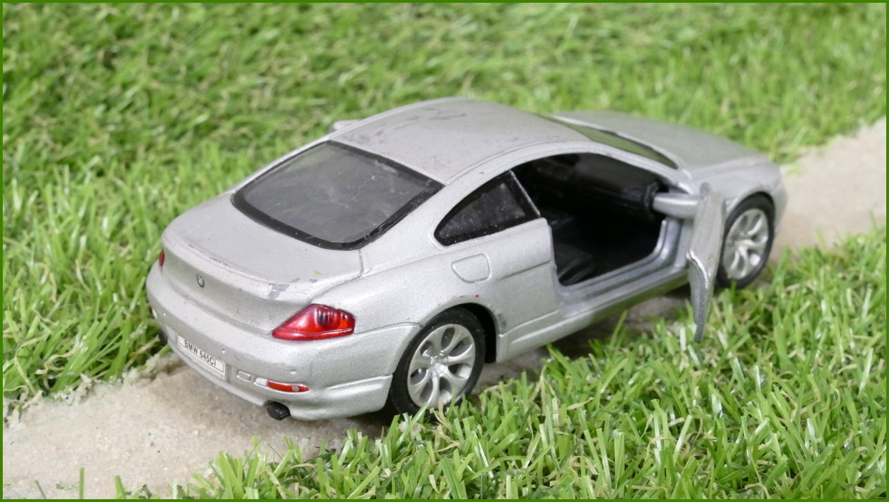 Model Autíčka Welly 1:34 - BMW 645 Ci No.2353 - Nefunguje natahování, bez zrcátek