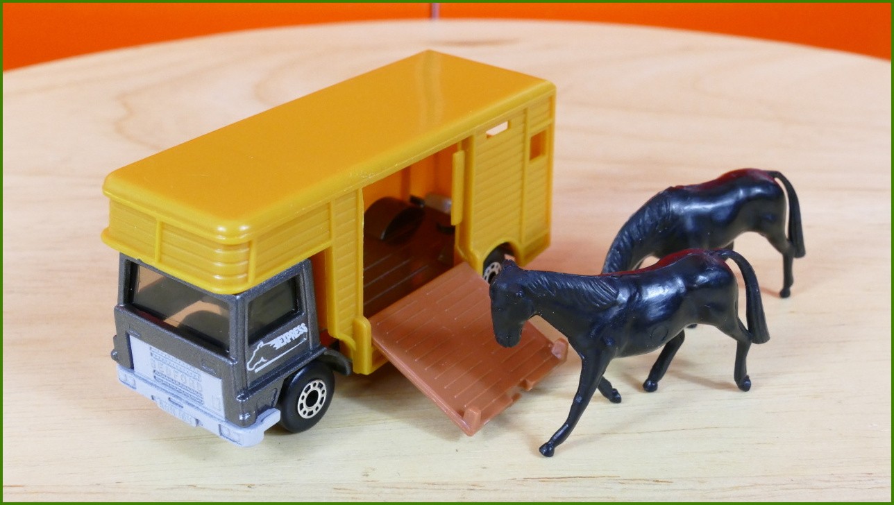 Matchbox Autíčko No.29 - Horse Transporter
