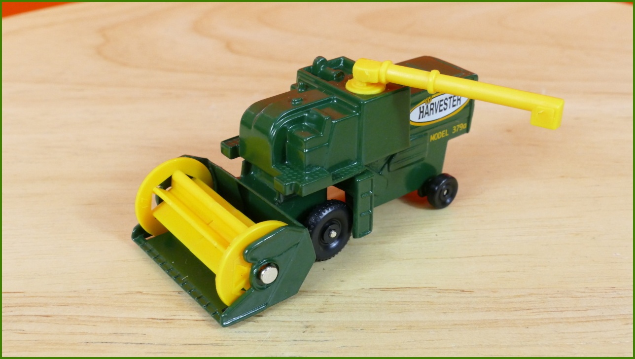 Matchbox Autíčko No.27 - Combine Harvester