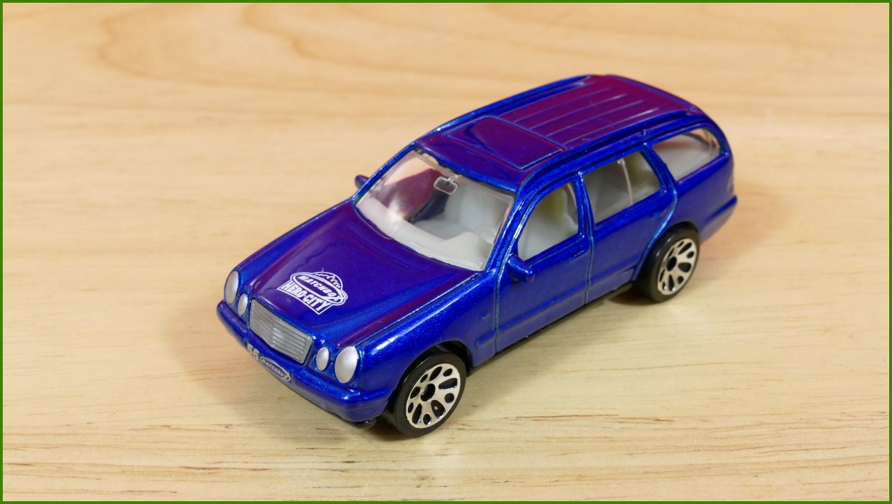 Matchbox Autíčko Hero-City No.55 - Mercedes-Benz E 420