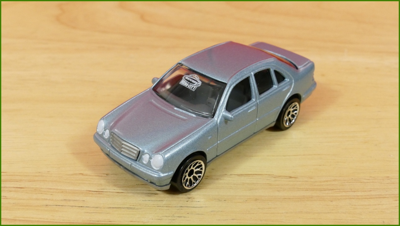 Matchbox Autíčko Hero-City No.38 - Mercedes-Benz E-Class