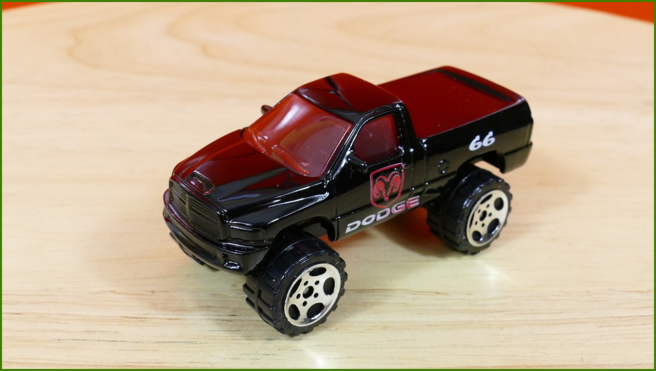 Matchbox Autíčko Hero-City No.66 - Dodge Ram SRT-10