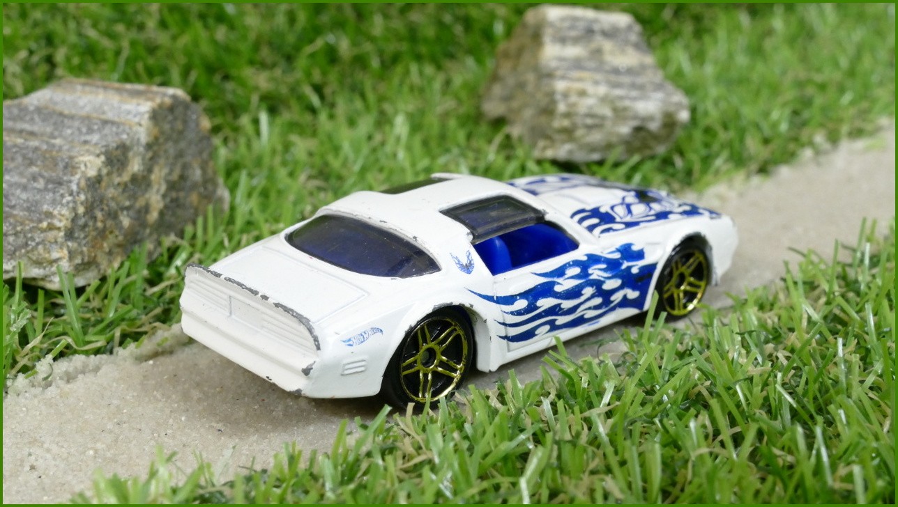 Model Autíčka Hot Wheels 77 Pontiac Firebird