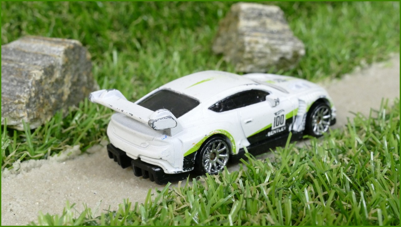 Model Autíčka Hot Wheels 2018 Bentley Continental GT3