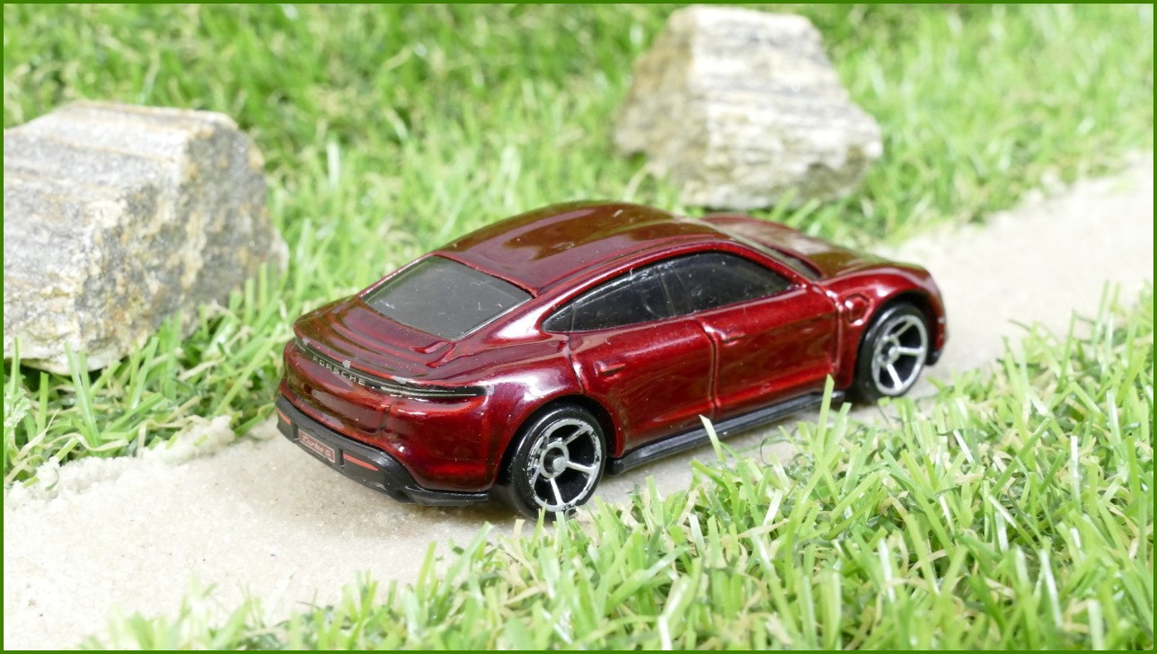 Model Autíčka Hot Wheels Porsche Taycan Turbo S