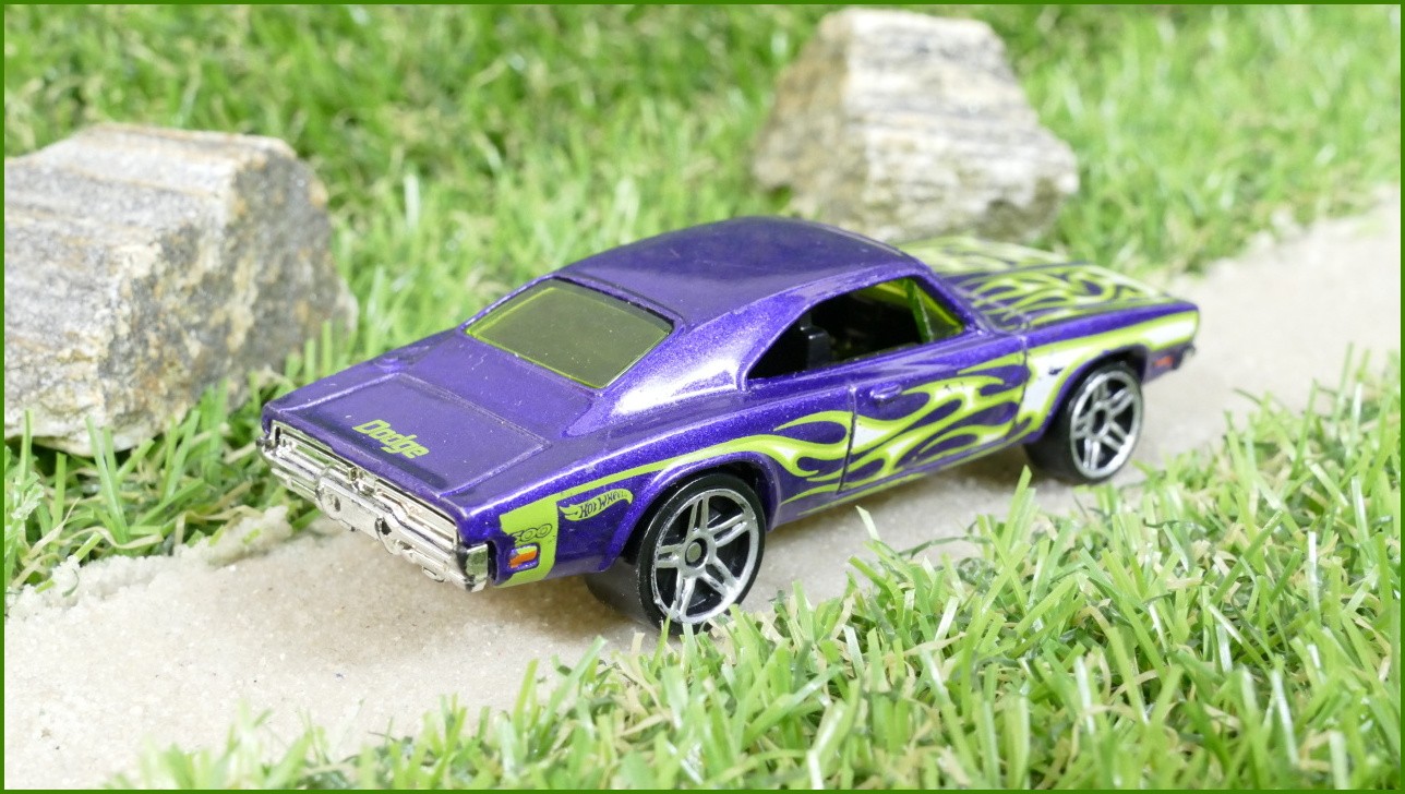 Model Autíčka Hot Wheels ´69 Dodge Charger 500