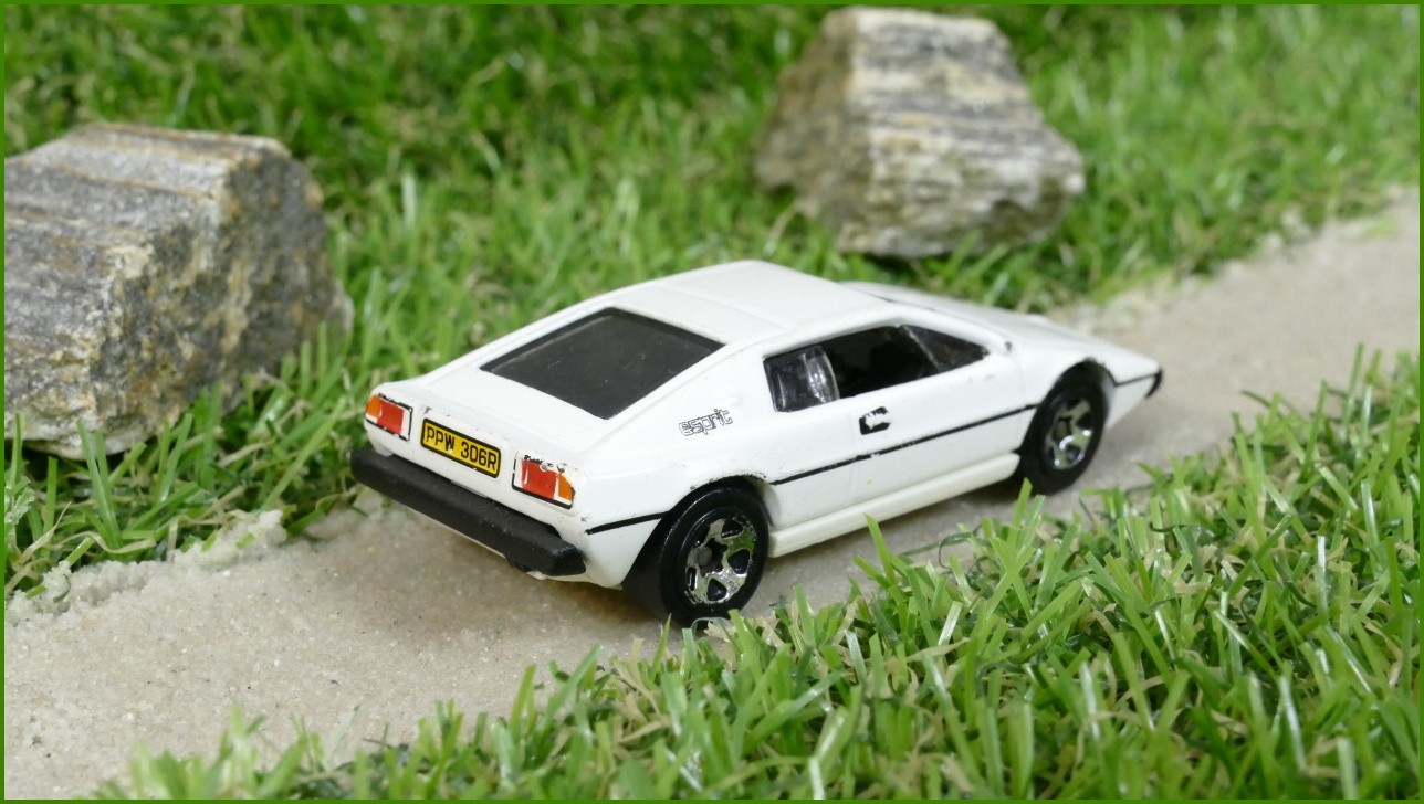 Model Autíčka Hot Wheels Lotus Esprit S1