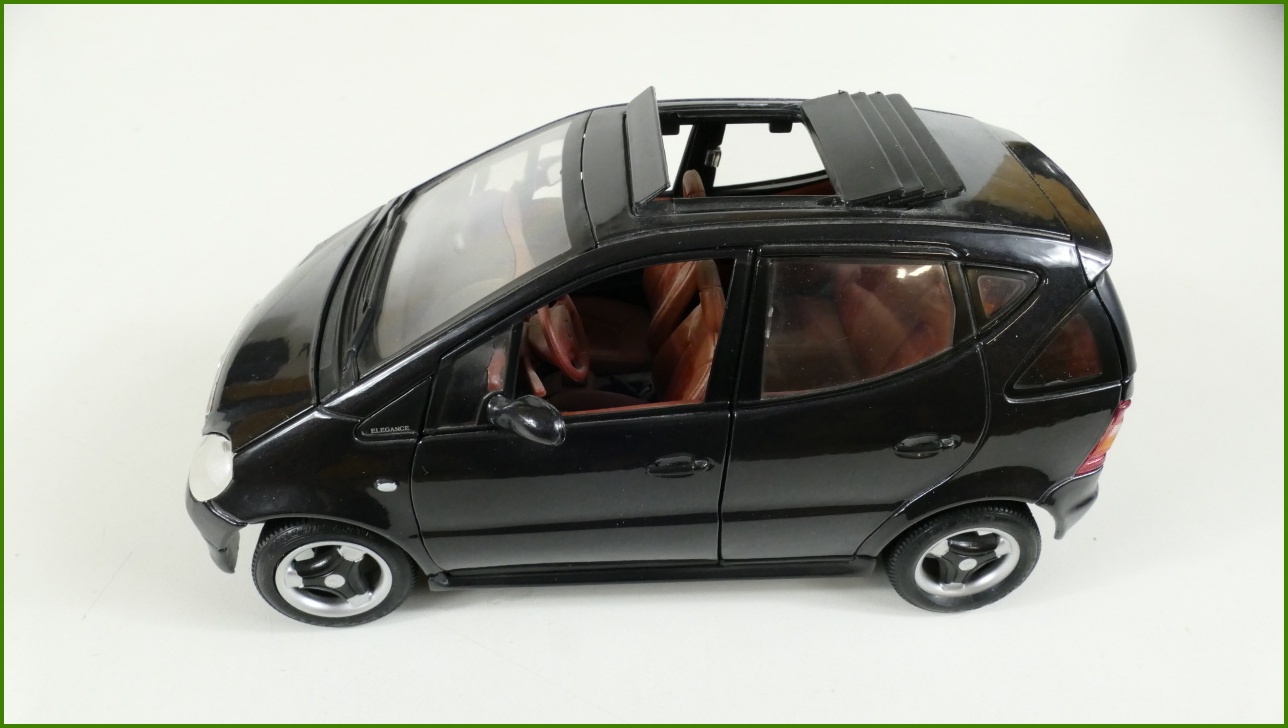 Model Maisto 1:18 - Mercedes-Benz A-Class
