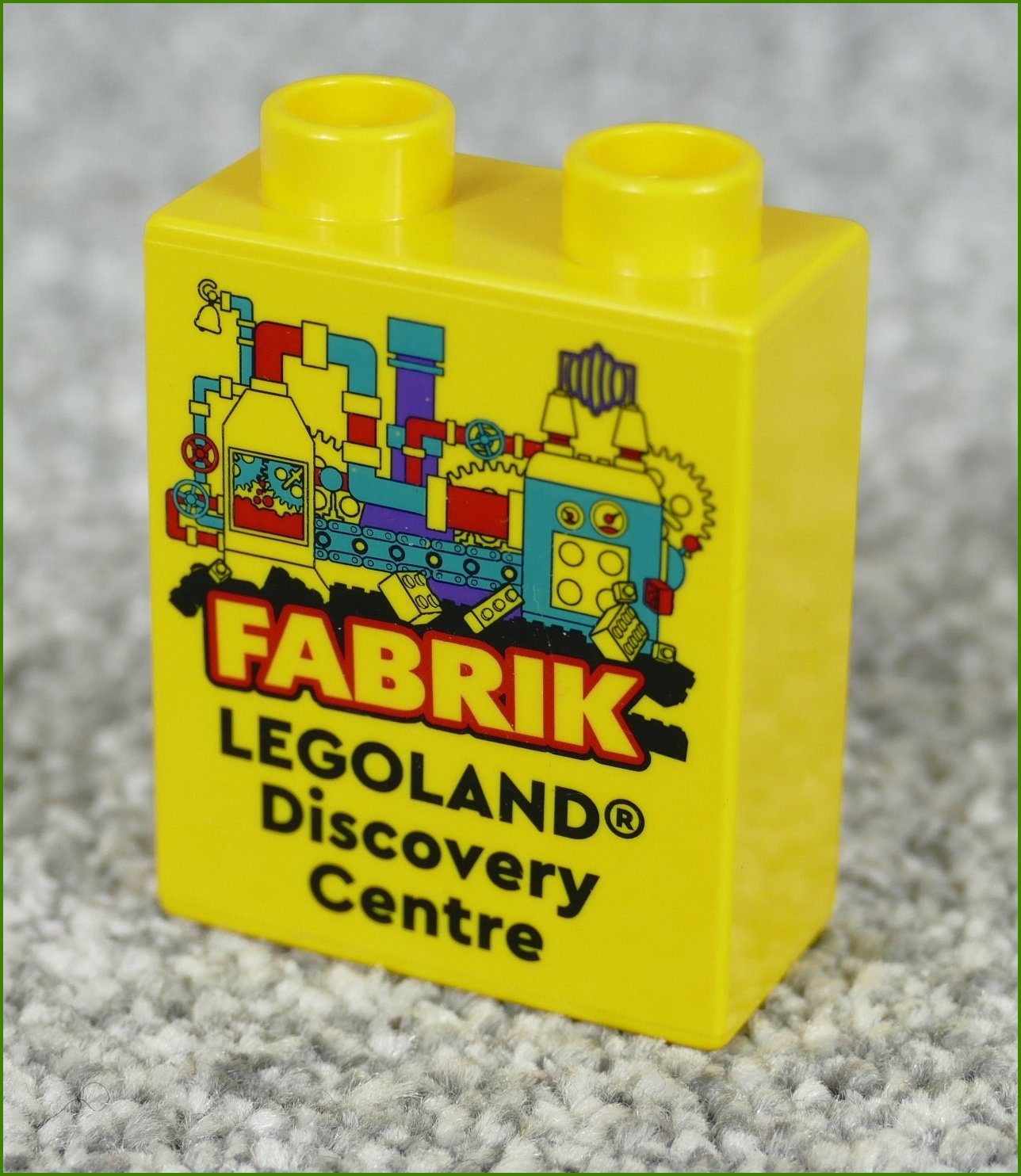 Lego® Duplo® Kostka 1x2x2 Žlutá - Fabrik Legoland 2011