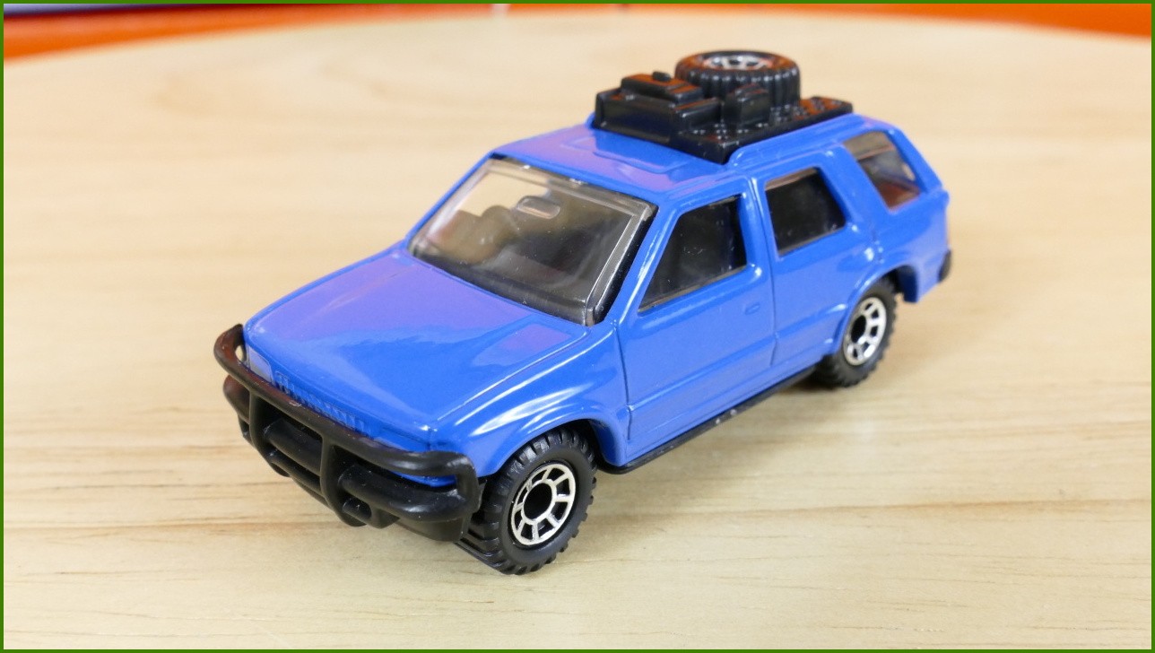 Matchbox Autíčko #59 - Opel Frontera
