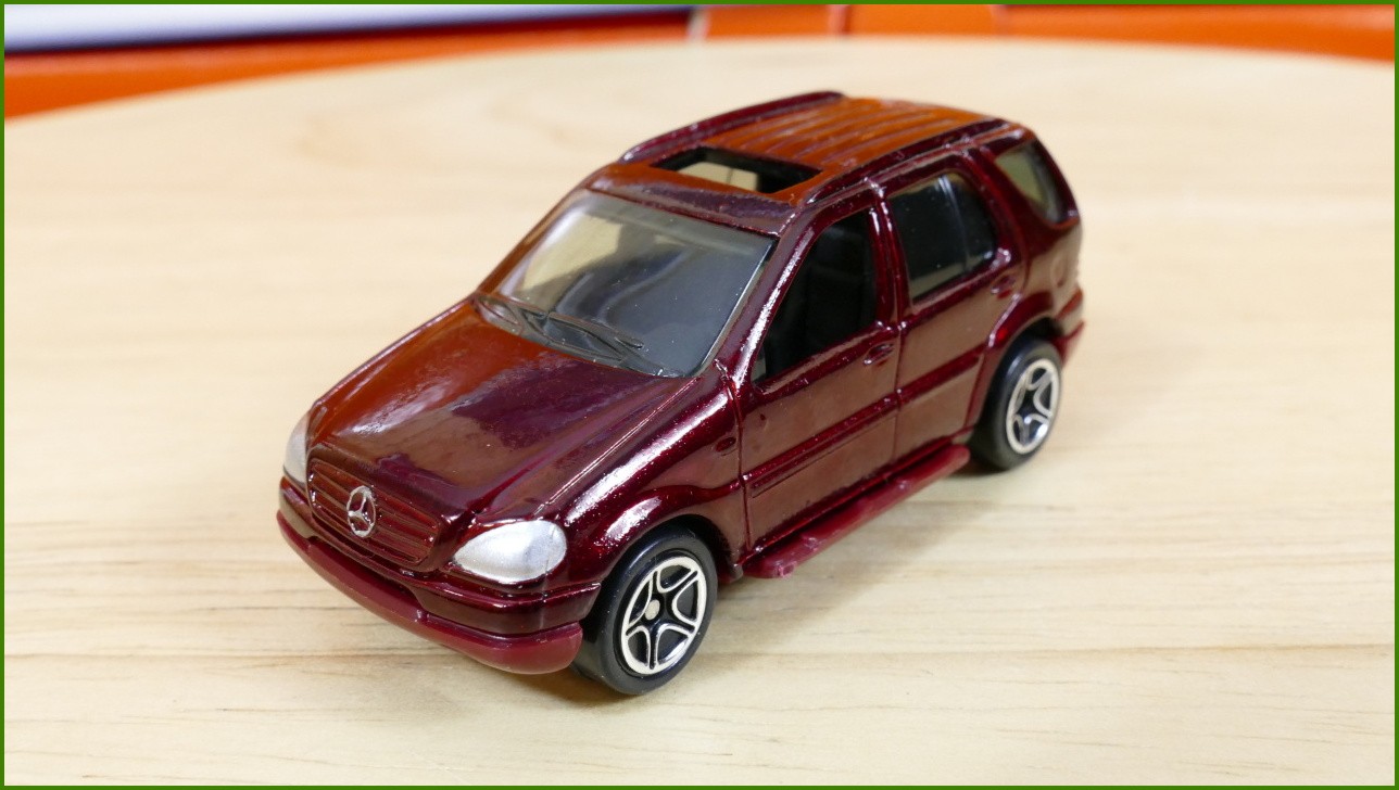 Matchbox Autíčko #63 - Mercedes-Benz ML 430