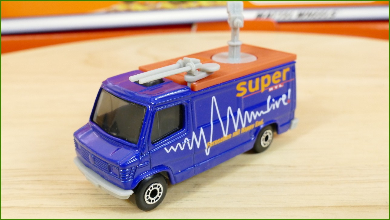 Matchbox Autíčko #67 - Super RTL TV Truck