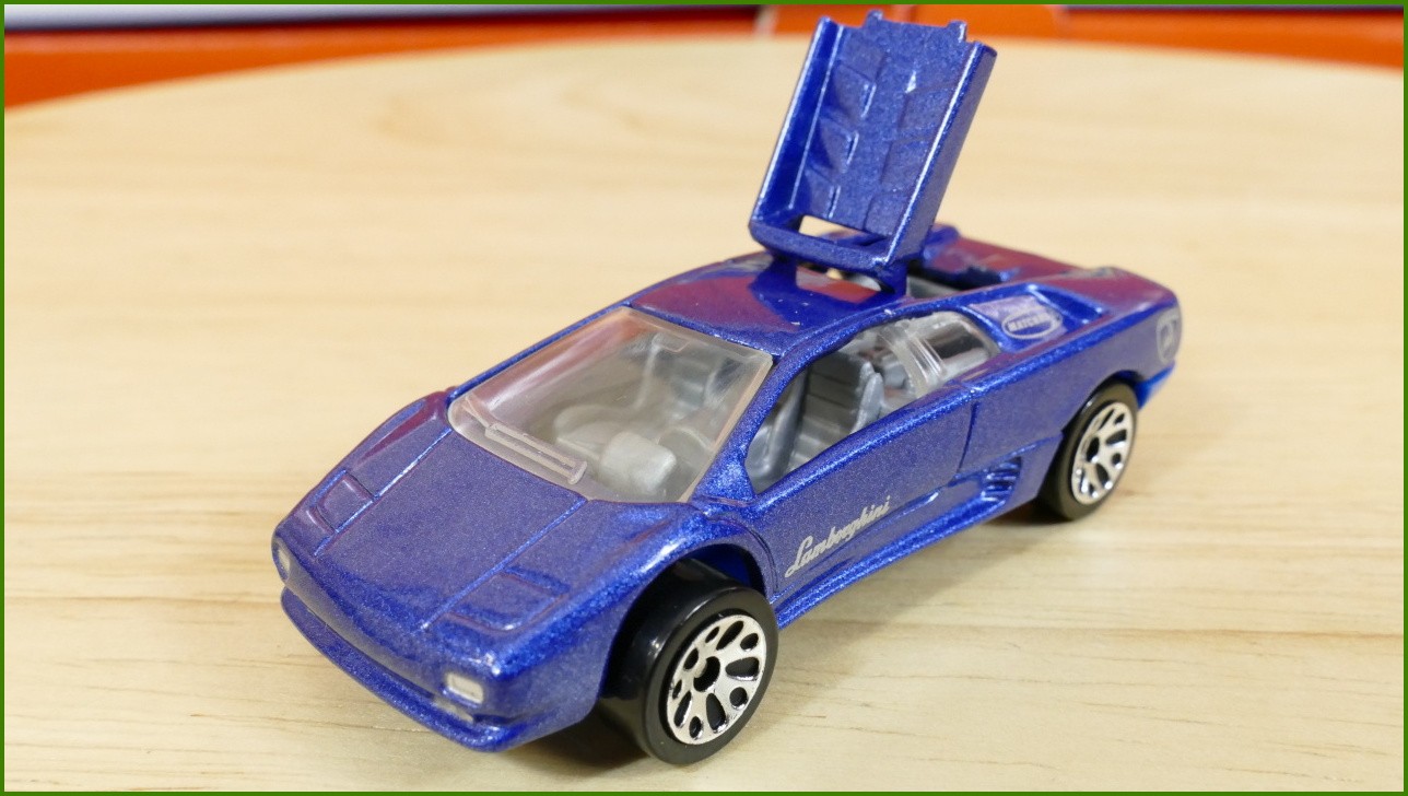 Matchbox Autíčko #55 - Lamborghini Diablo