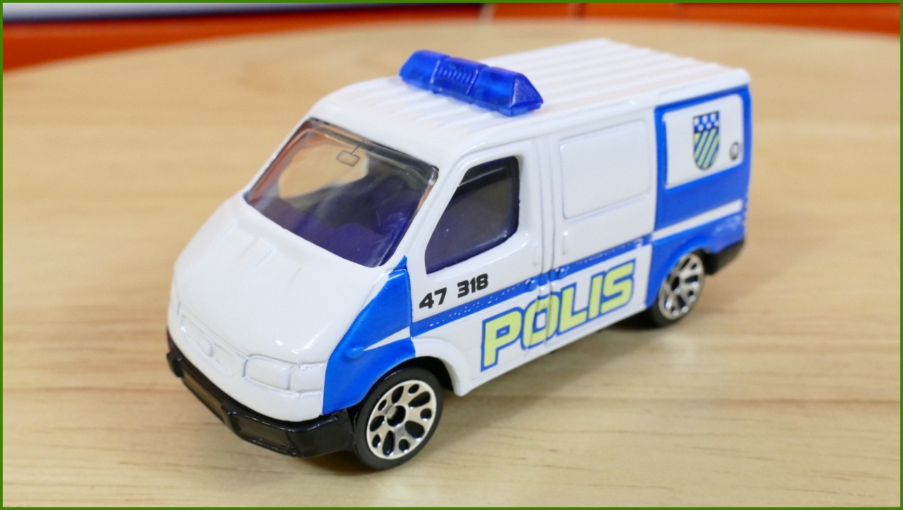 Matchbox Autíčko #16 - Ford Transit Police