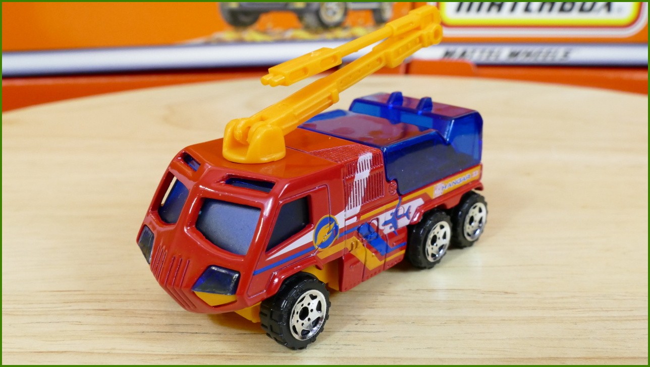 Matchbox Autíčko #33 - Airport Fire Pumper