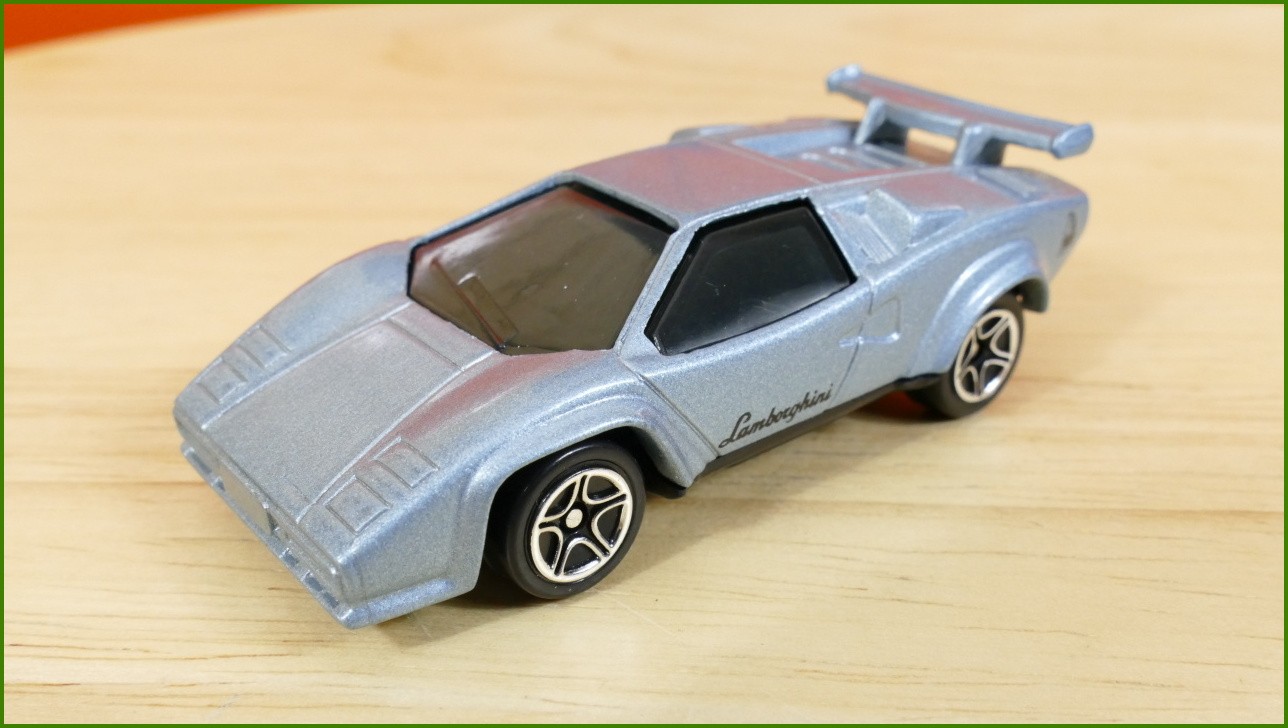 Matchbox Autíčko #26 - Lamborghini Countach