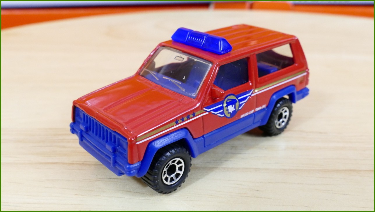 Matchbox Autíčko #23 - Fire Chief Jeep Cherokee