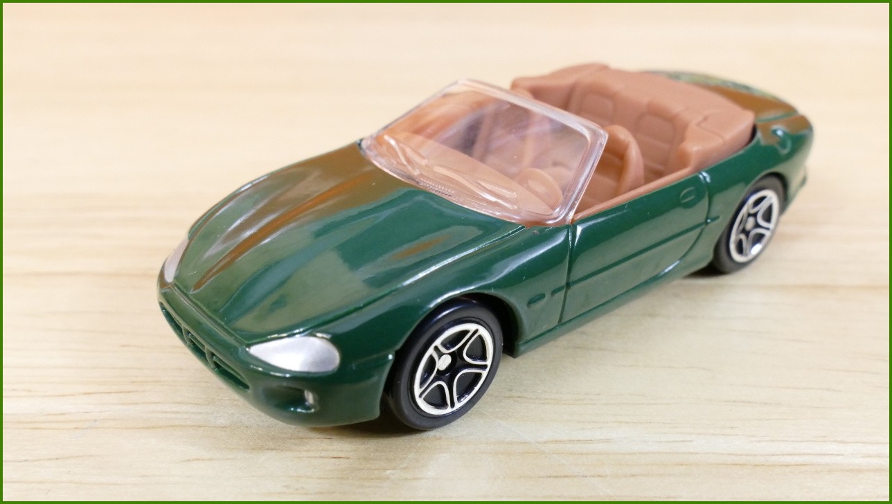 Matchbox Autíčko #53 - Jaguar XK8 Cabrio